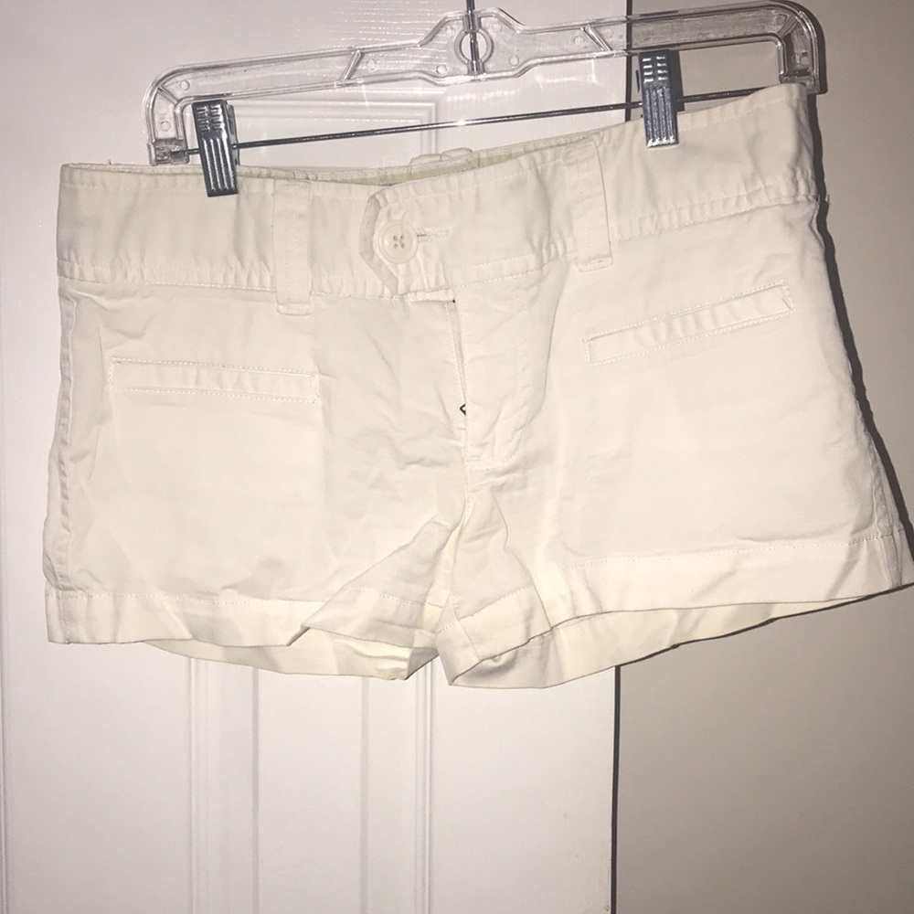 America Eagle size 6 white shorts!